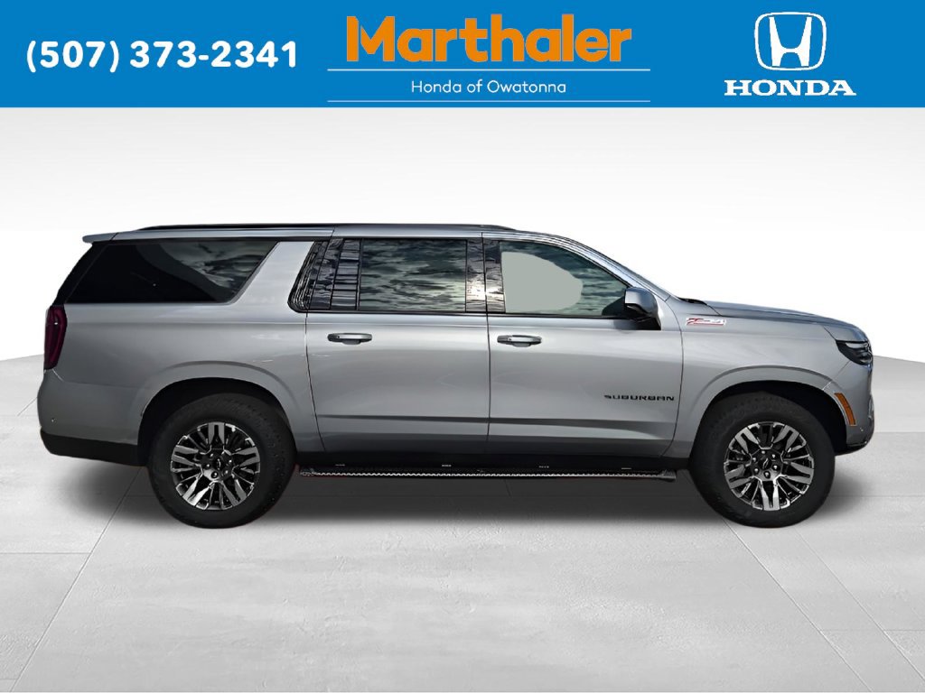 Used 2025 Chevrolet Suburban Z71 AWD/4WD image 6