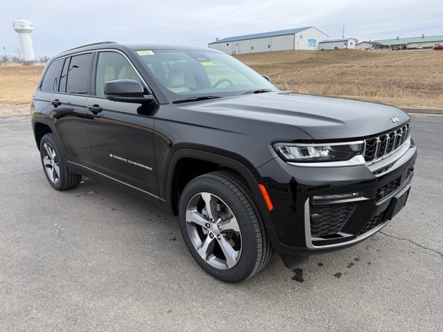 New 2026 Jeep Grand Cherokee Limited w/ Luxury Tech Group II AWD/4WD image 3