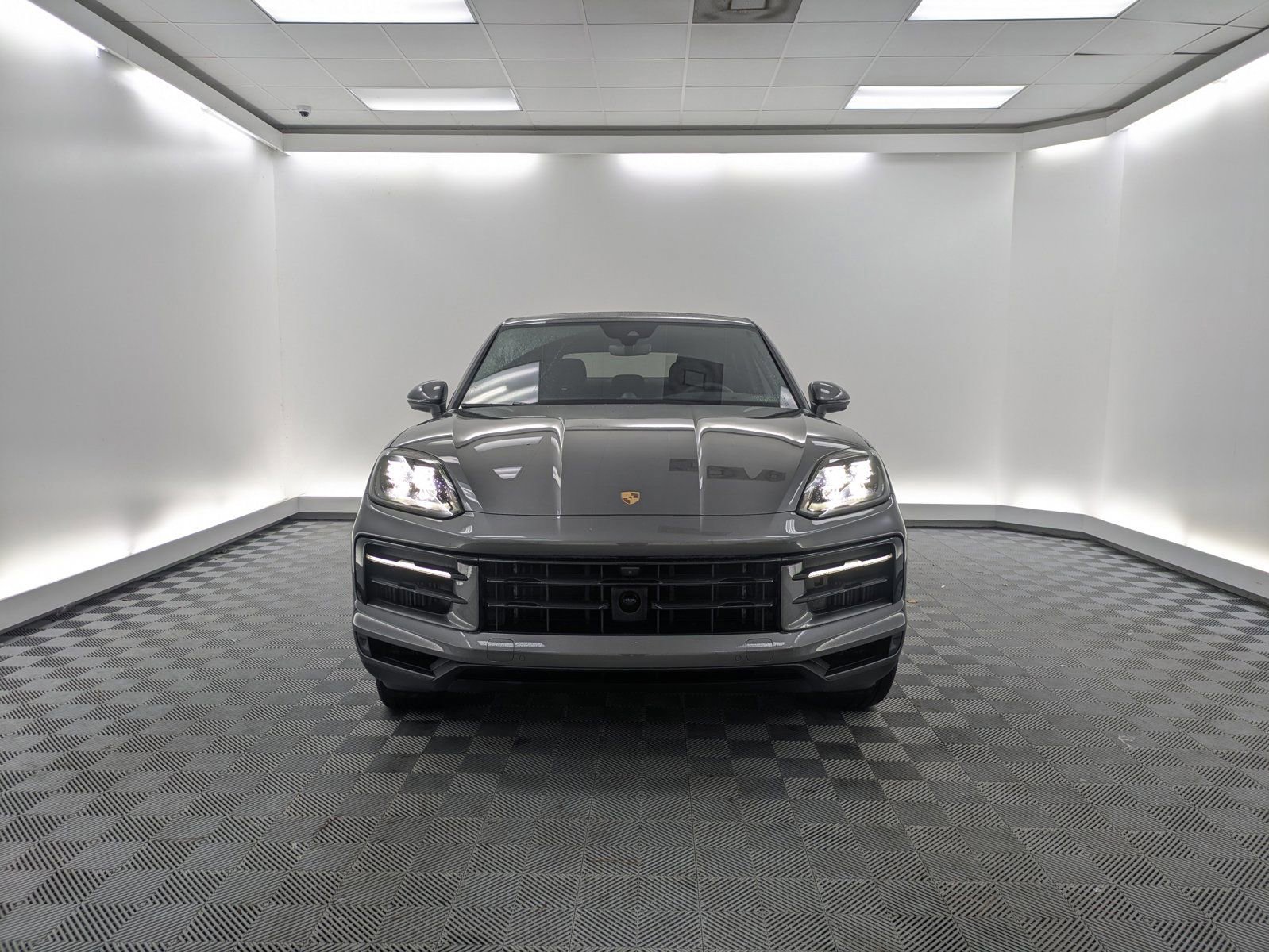 Used 2025 Porsche Cayenne S image 6