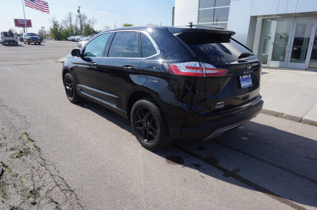 Used 2024 Ford Edge SEL w/ Convenience Package AWD/4WD image 3