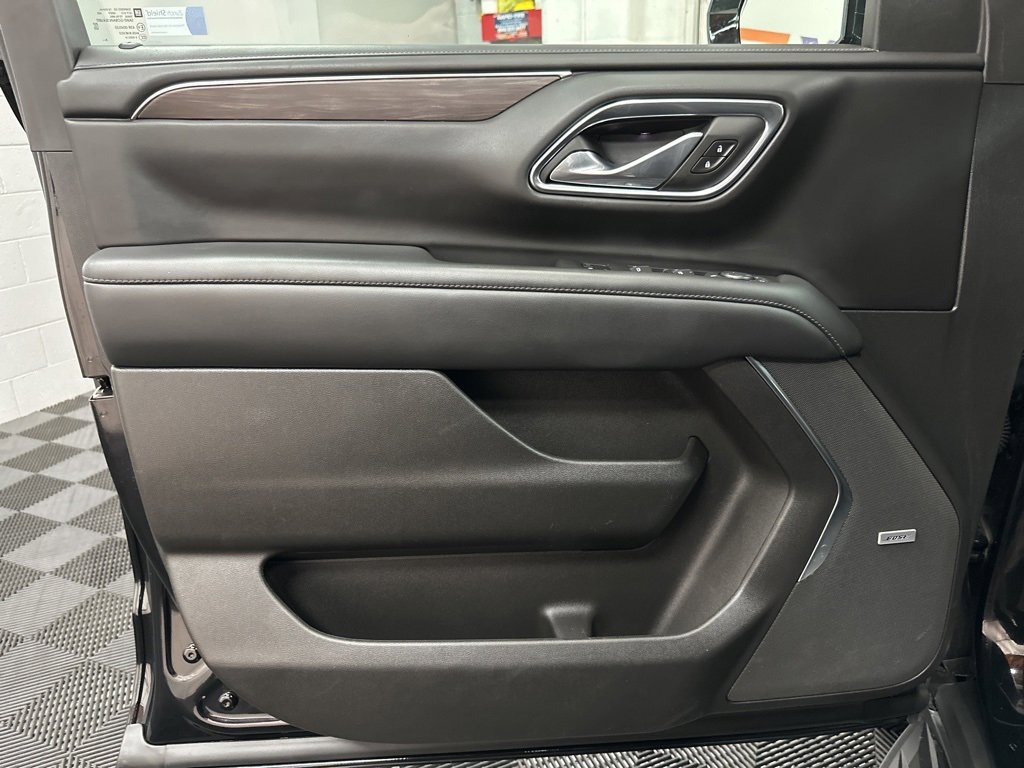 Used 2024 Chevrolet Suburban LT image 18