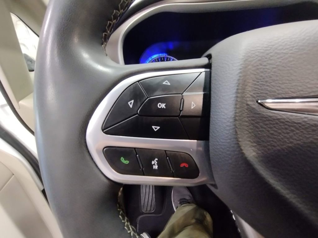 Used 2023 Chrysler Voyager LX image 24