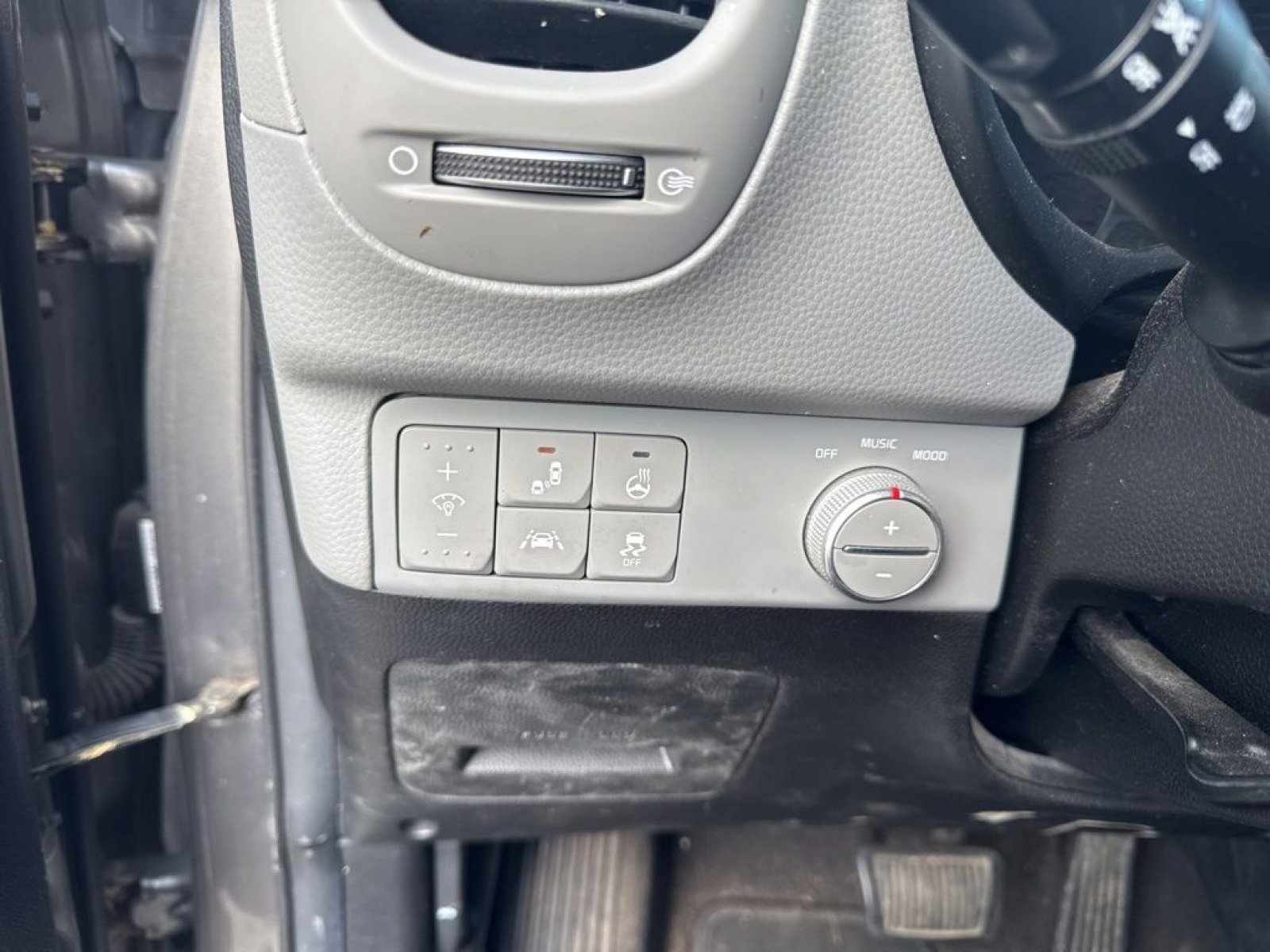 Used 2017 Kia Soul + w/ Primo Package FWD image 16