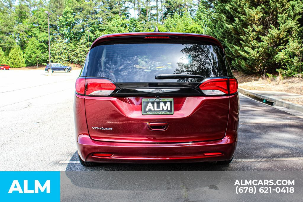 Used 2023 Chrysler Voyager LX FWD image 10