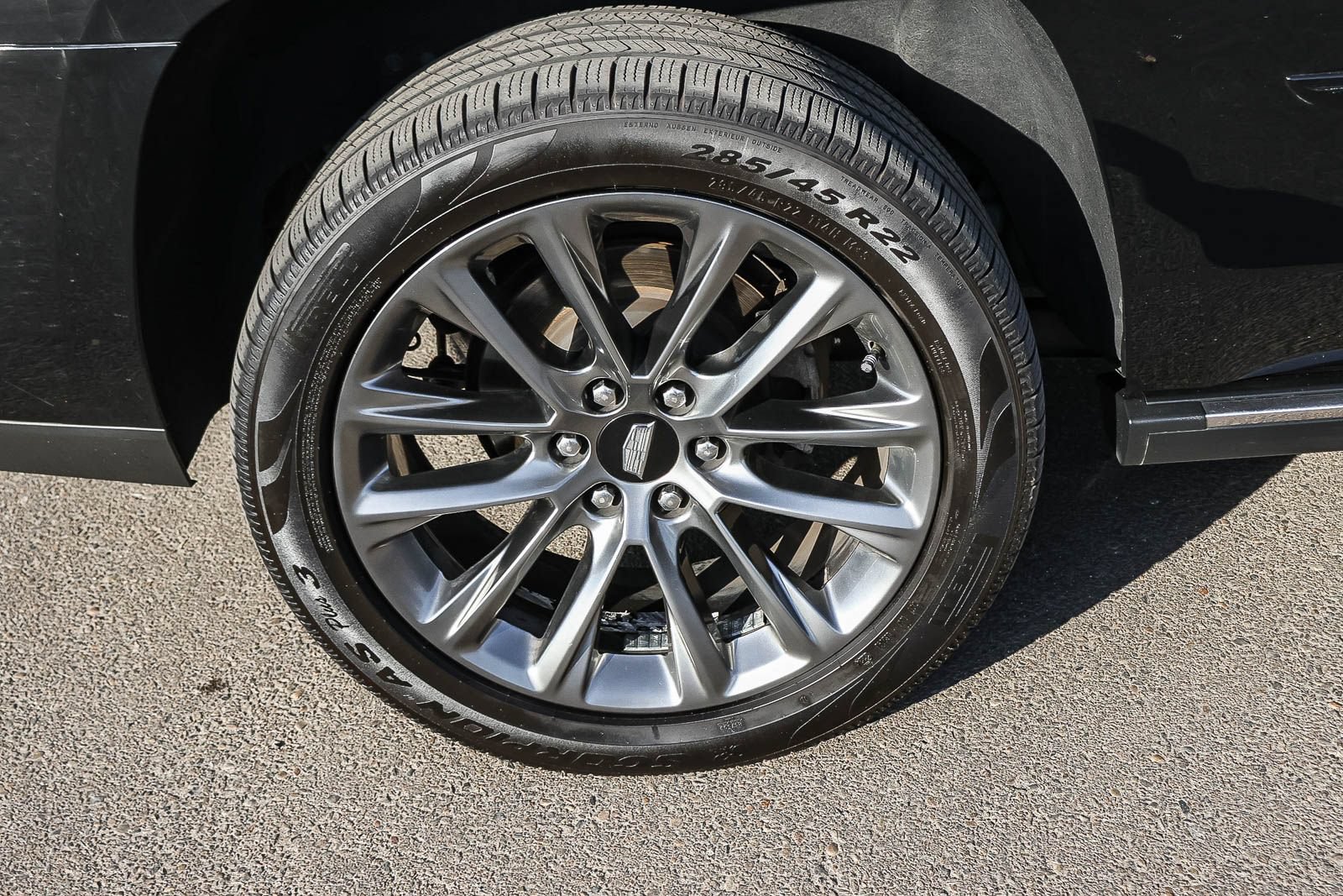 Used 2019 Cadillac Escalade Premium Luxury w/ Escalade Sport Edition AWD/4WD image 13