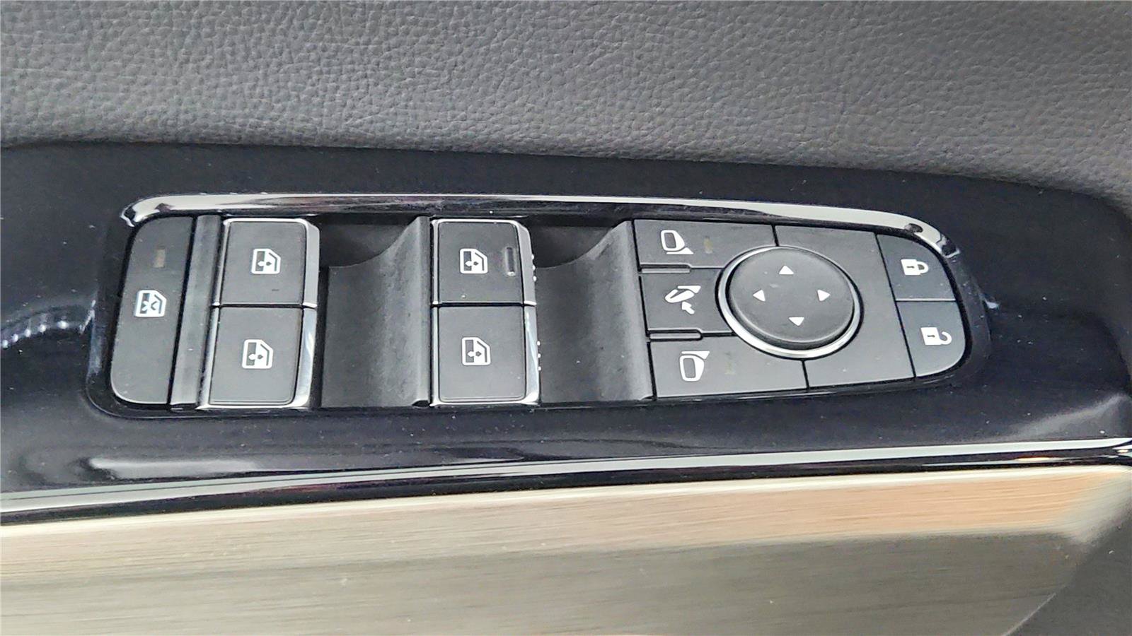 Used 2024 Nissan Pathfinder Platinum w/ Cargo Package FWD image 11