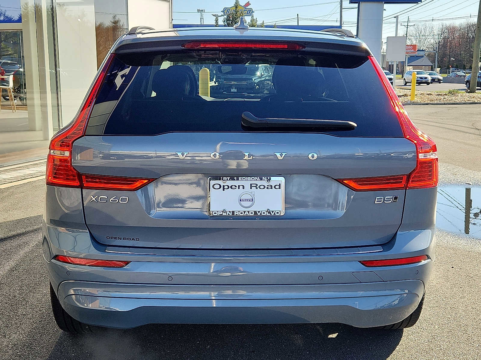 Certified 2023 Volvo XC60 B5 Core w/ Climate Package image 5