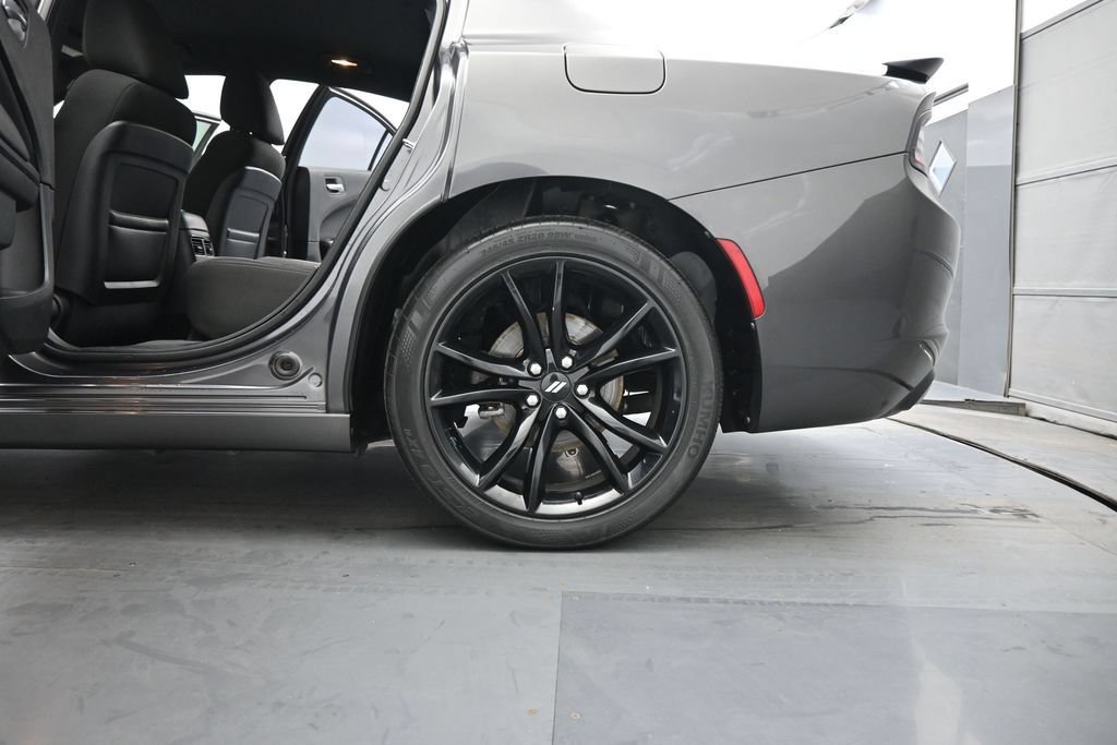 Used 2017 Dodge Charger SE w/ Blacktop Package RWD image 19