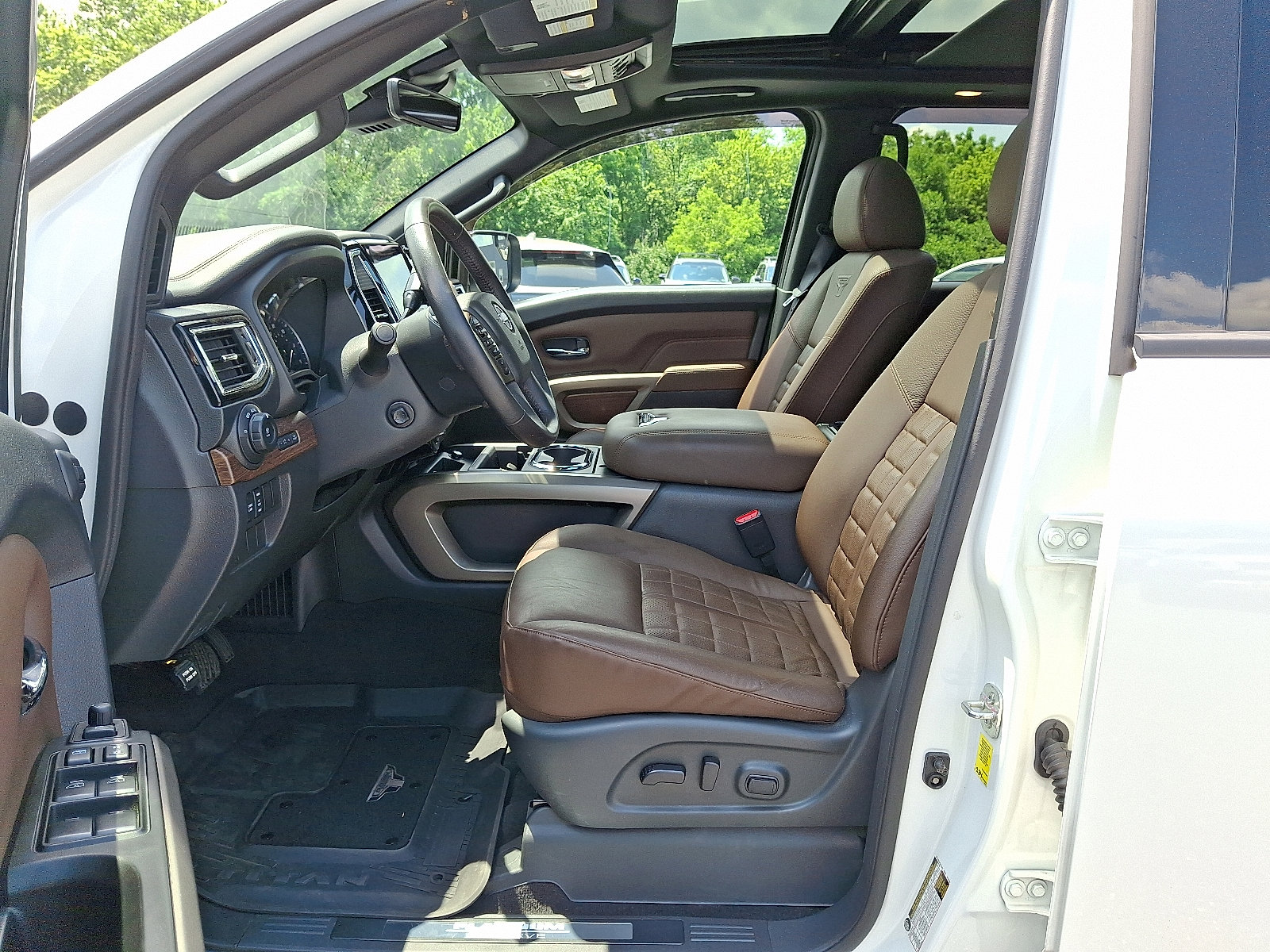 Used 2024 Nissan Titan Platinum Reserve w/ Moonroof Package image 15