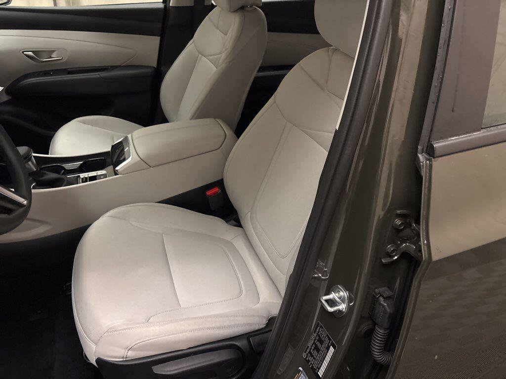 New 2025 Hyundai Tucson SE image 11