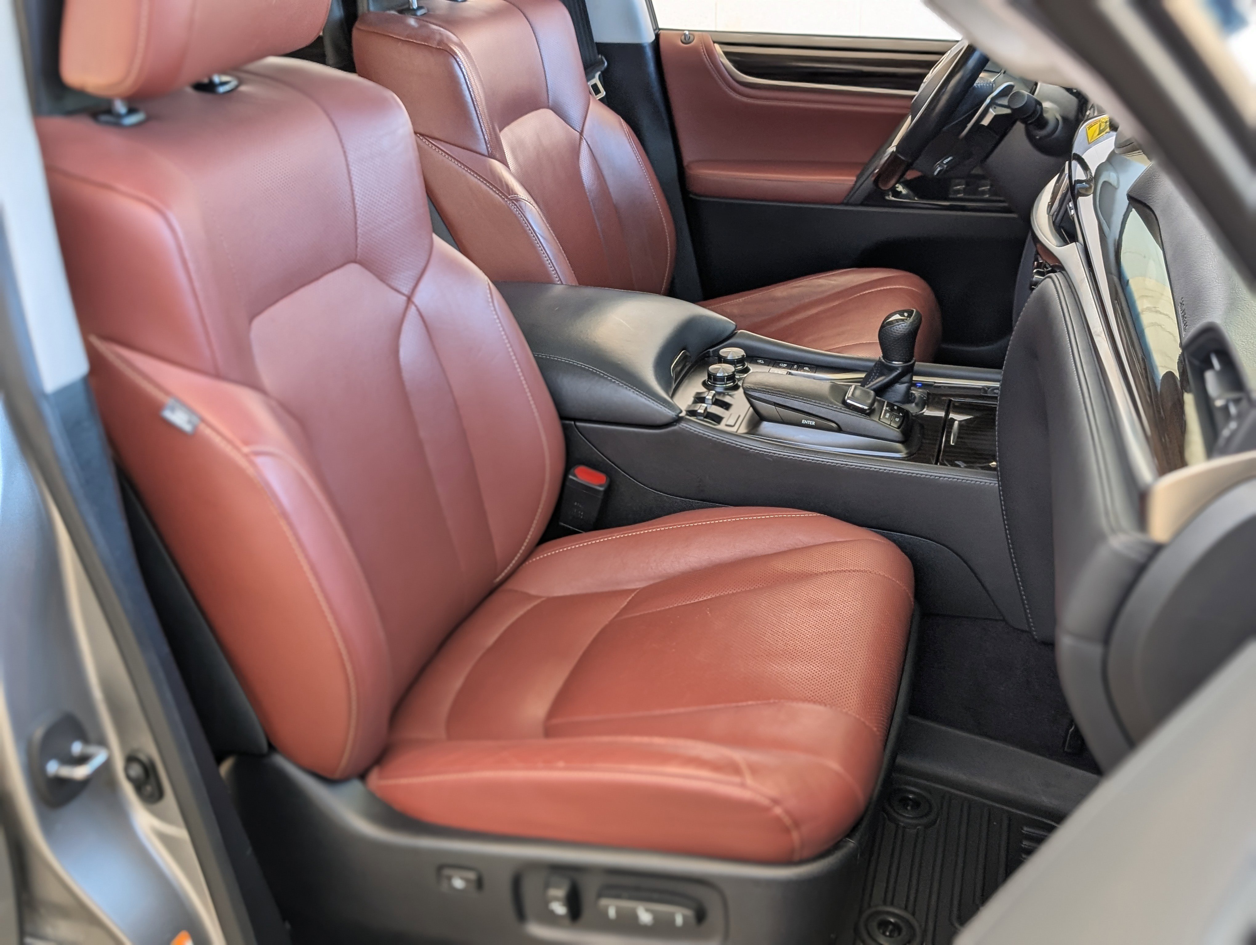 Used 2017 Lexus LX 570 4WD w/ Luxury Package image 25