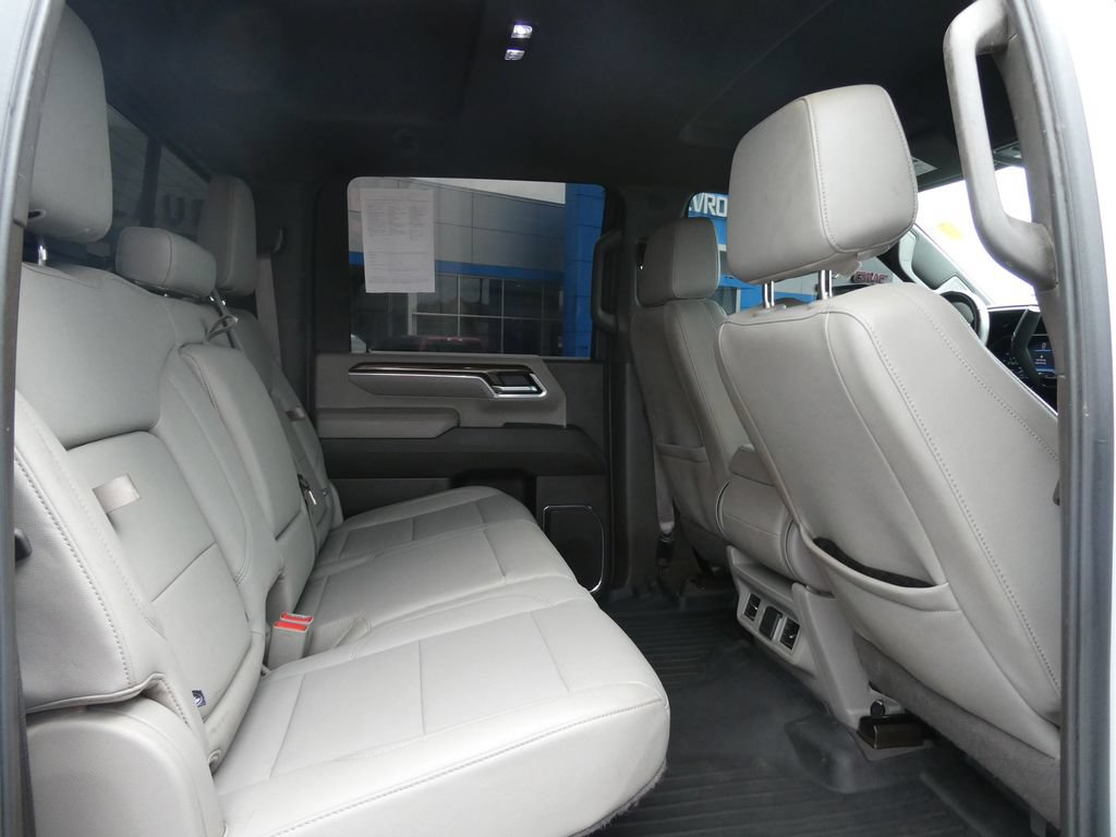 Used 2025 Chevrolet Silverado 3500 LT w/ Leather Package AWD/4WD image 15