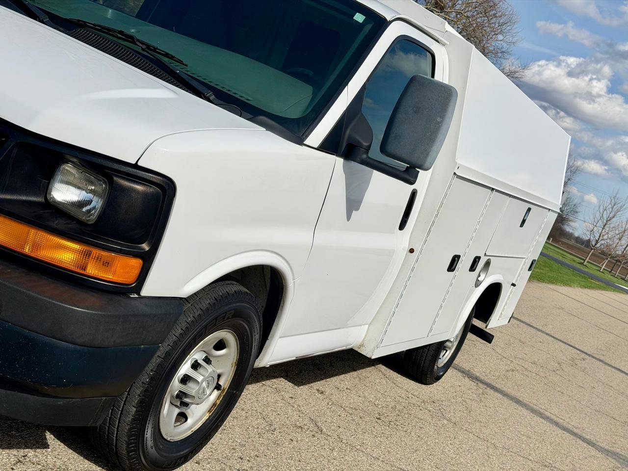Used 2017 Chevrolet Express 3500 image 11
