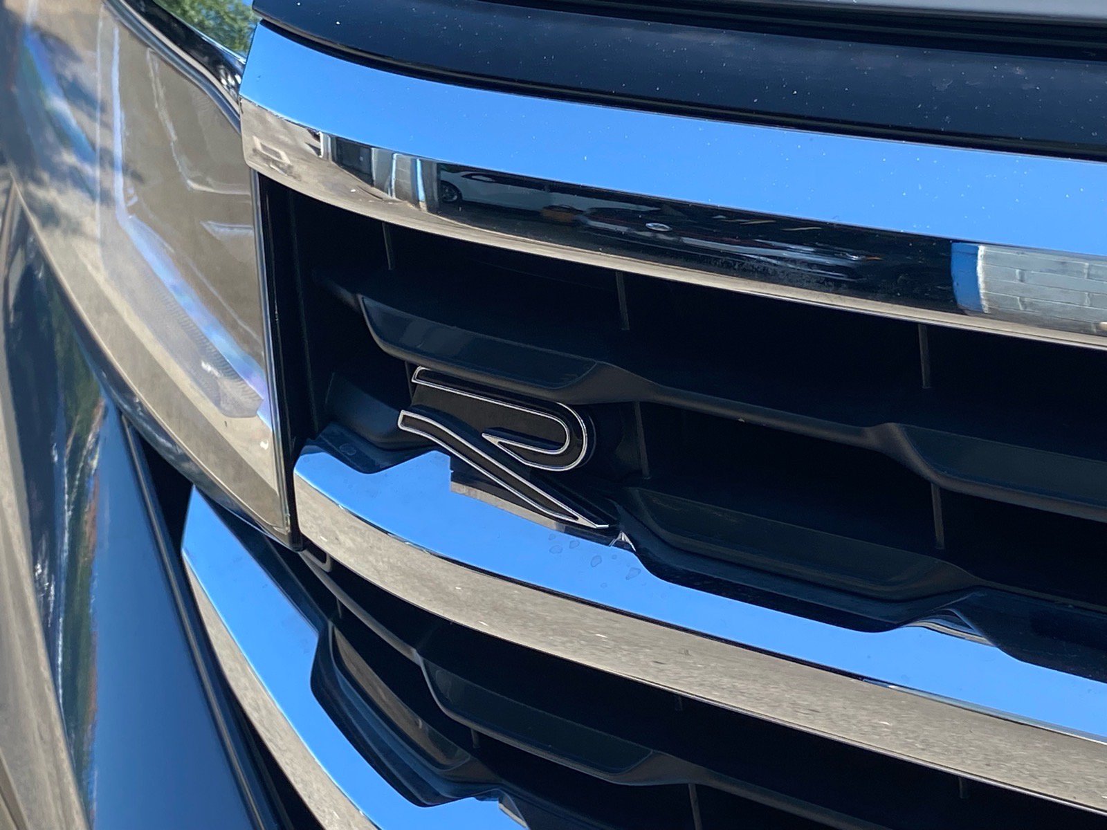 Certified 2023 Volkswagen Atlas Cross Sport SEL Premium R-Line AWD/4WD image 3