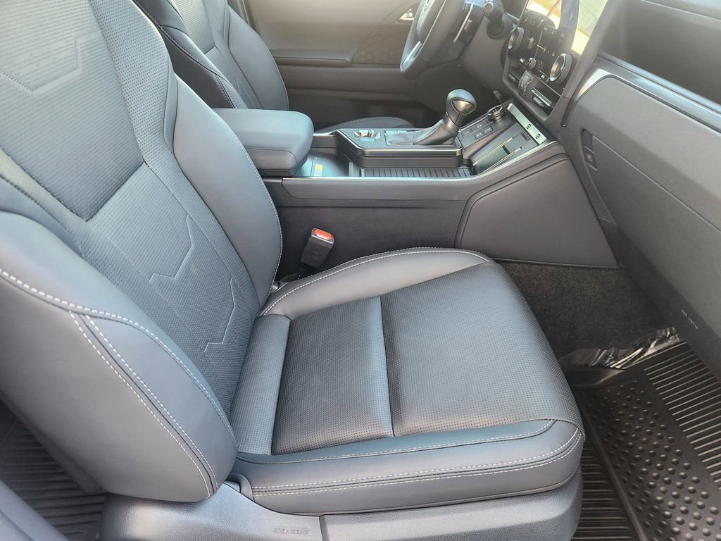 Used 2024 Lexus GX 550 w/ Accessory Package (Z1) image 16