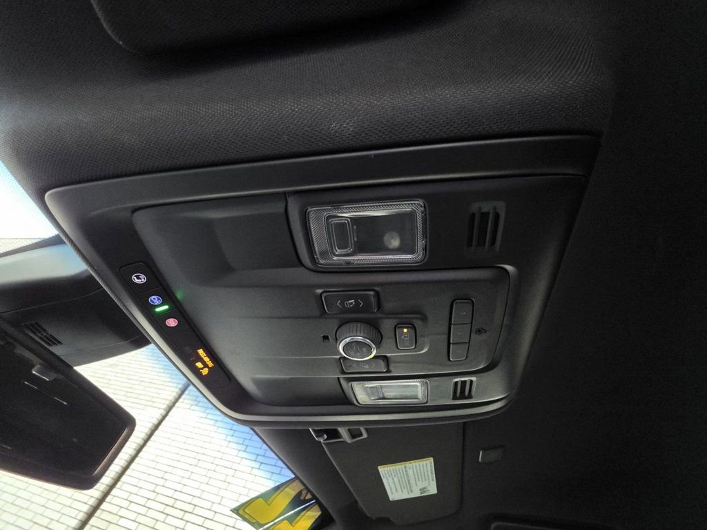 Used 2022 Chevrolet Suburban Premier RWD image 28