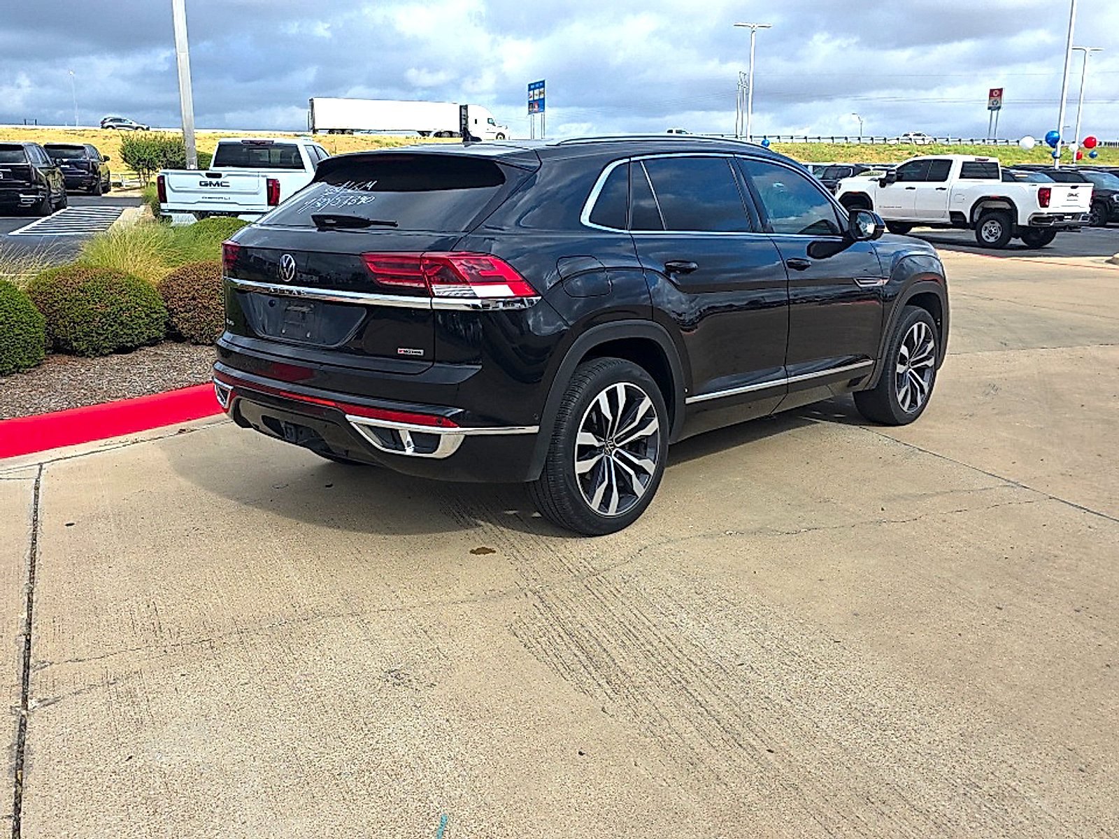 Used 2022 Volkswagen Atlas Cross Sport SEL Premium R-Line w/ Cross Sport MDO Package AWD/4WD image 12
