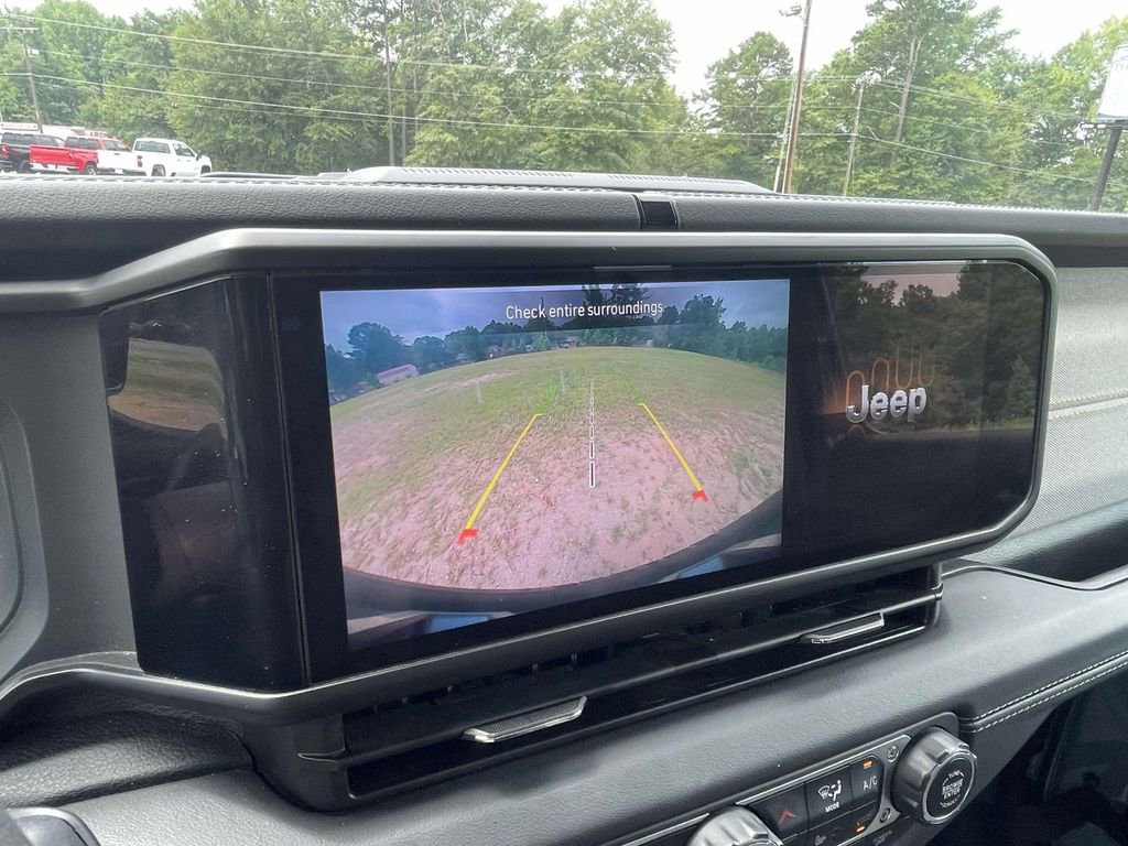 Used 2024 Jeep Wrangler Sahara image 19