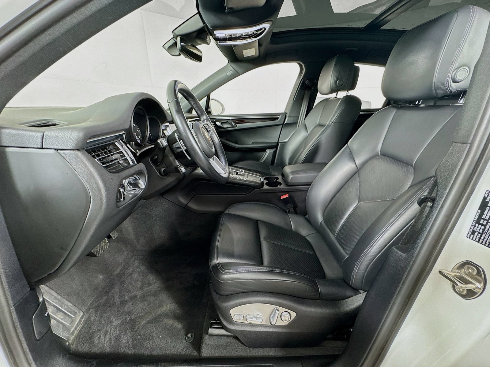 Used 2021 Porsche Macan AWD/4WD image 12