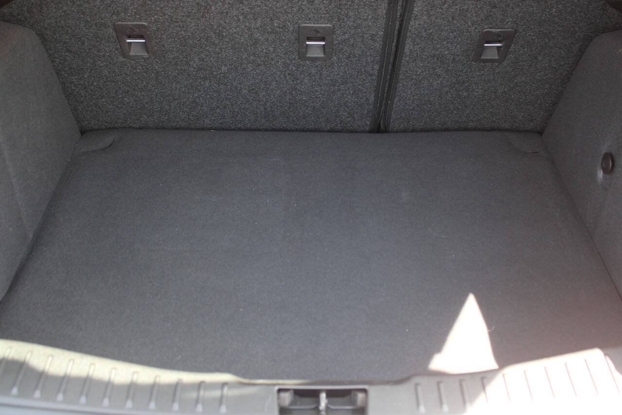 Used 2018 Ford Focus SE FWD image 12