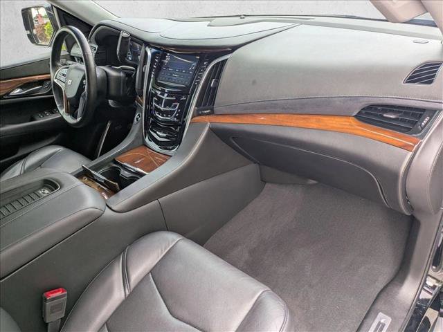 Used 2019 Cadillac Escalade Luxury AWD/4WD image 23