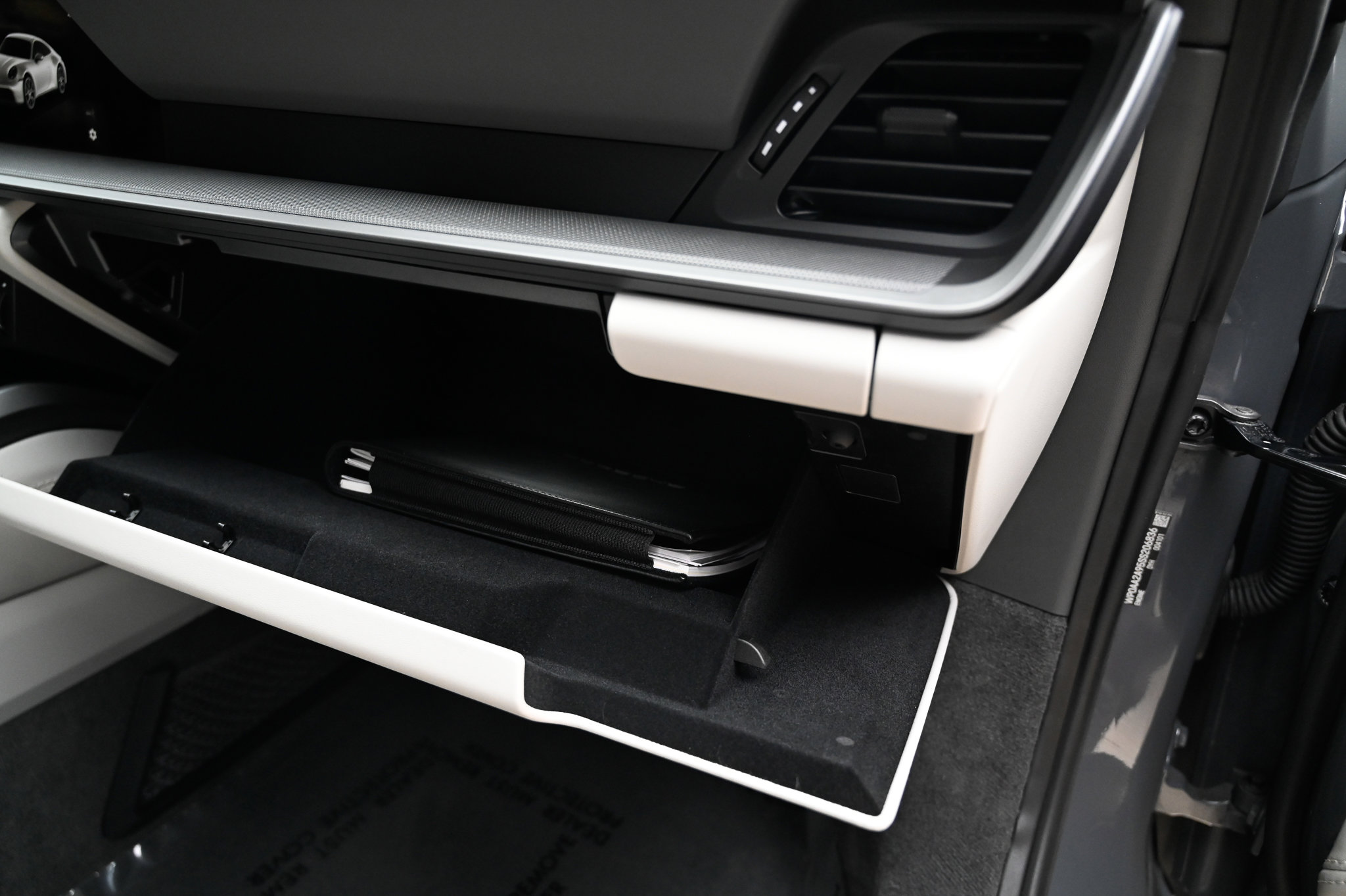 Used 2025 Porsche 911 Carrera image 48