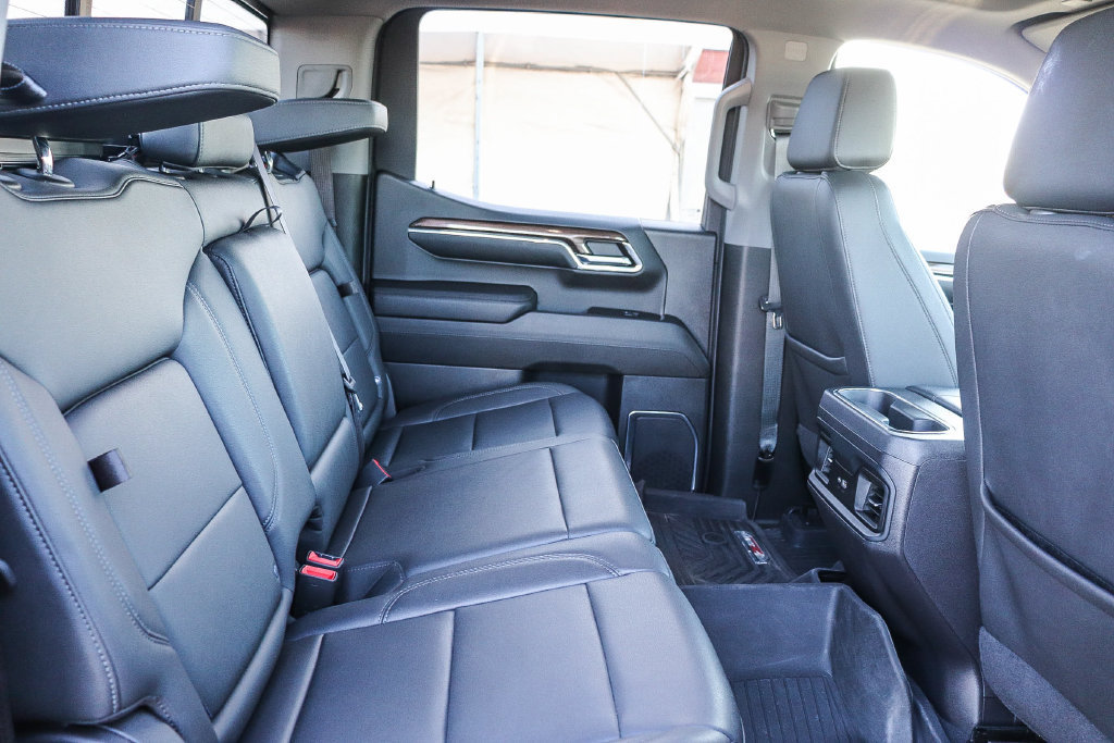 Used 2024 Chevrolet Silverado 1500 LT Trail Boss w/ Convenience Package II AWD/4WD image 18