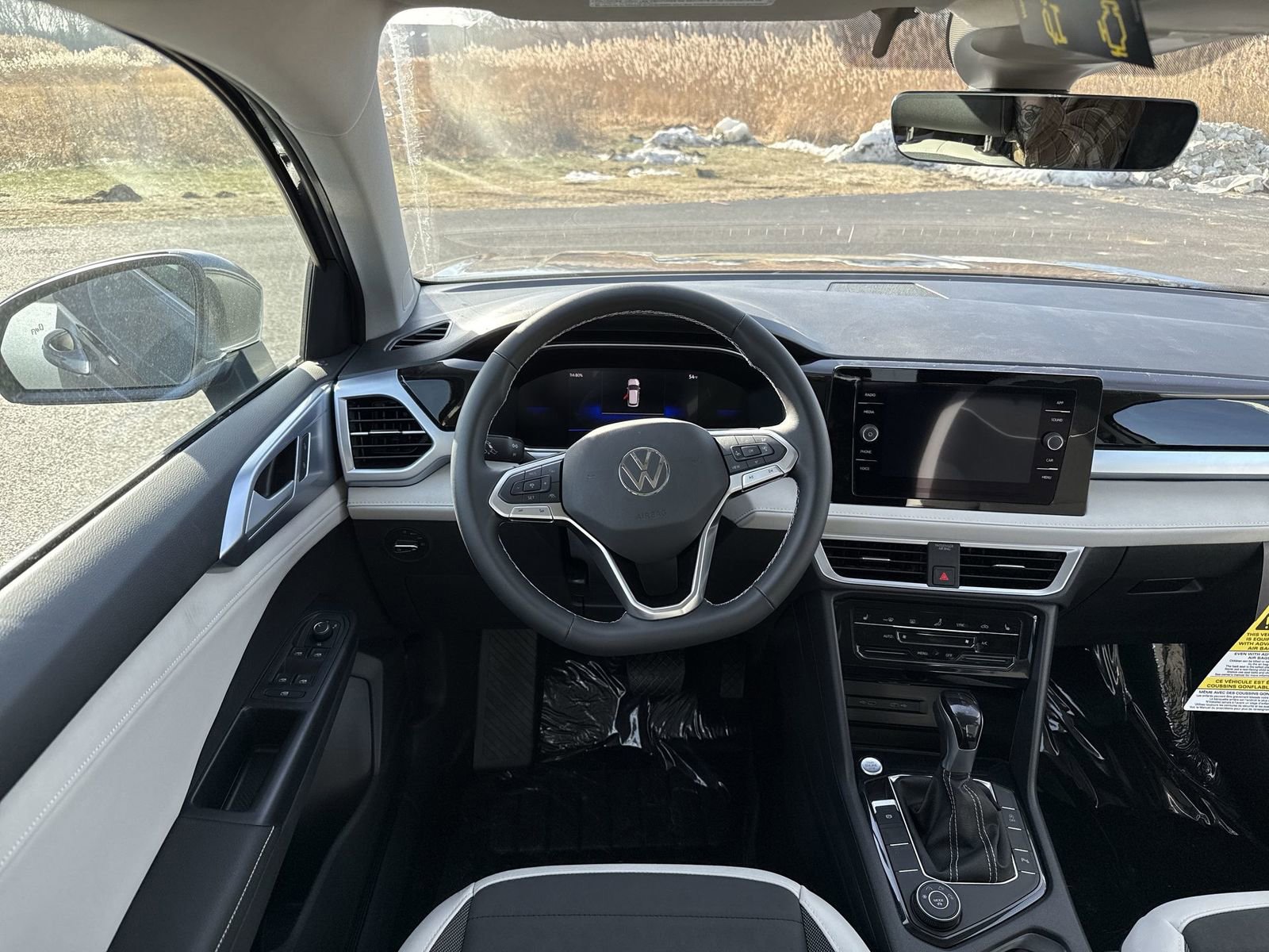 New 2026 Volkswagen Taos SE image 15