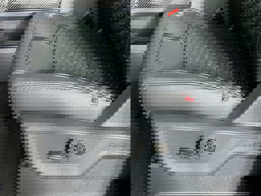 New 2026 Ford F250 Lariat w/ Black Appearance Package image 32