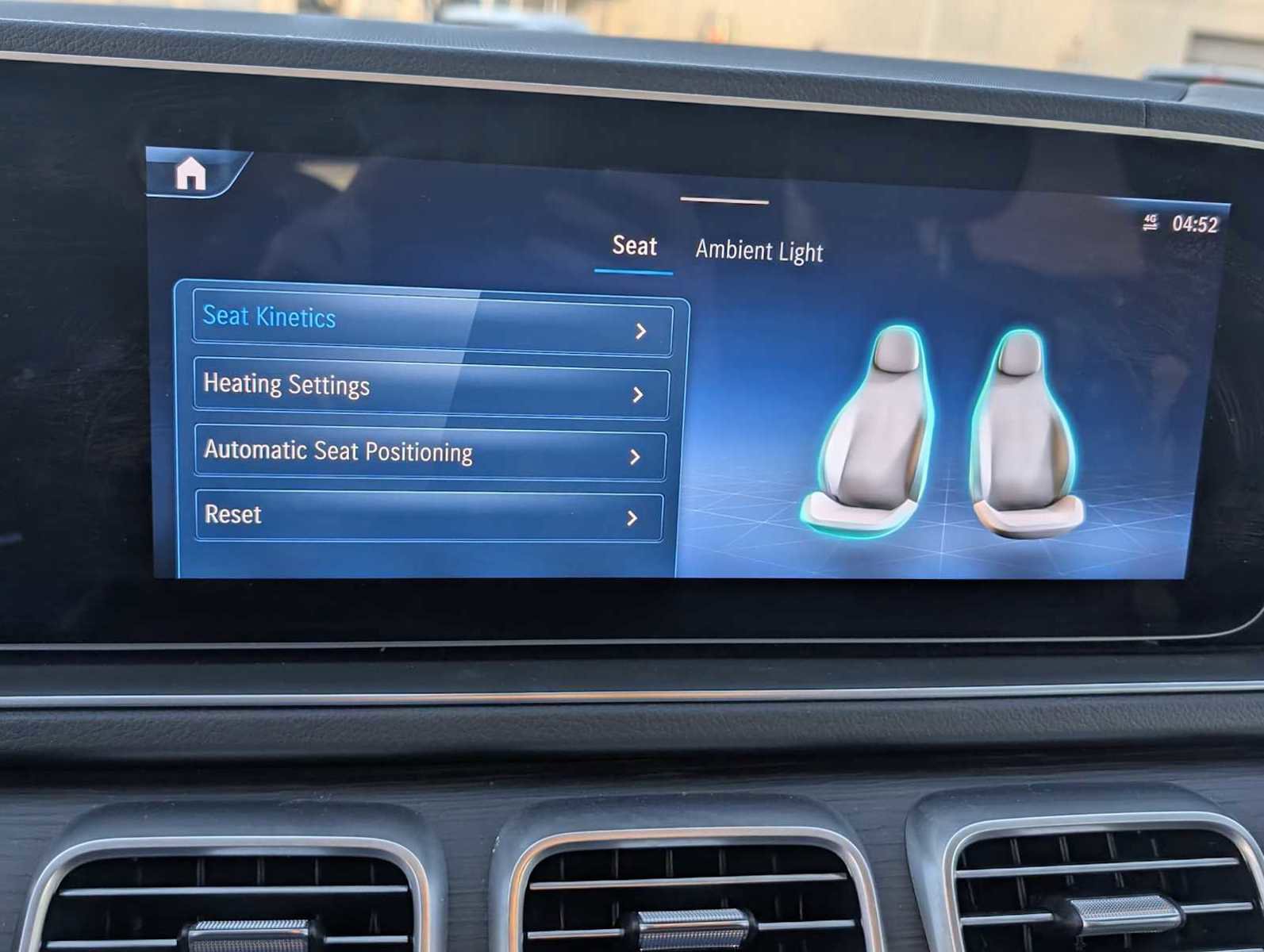 Used 2025 Mercedes-Benz GLS 450 4MATIC image 17