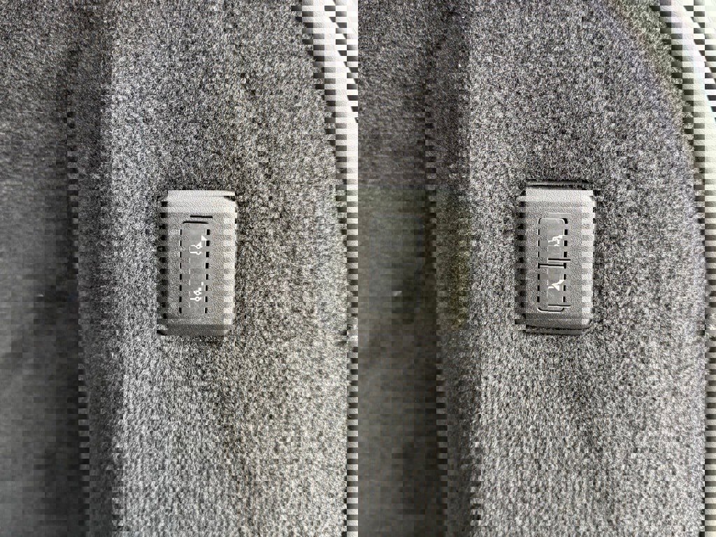 Used 2021 Land Rover Range Rover Sport HSE Silver Edition image 39