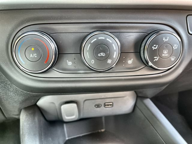 Used 2024 Chevrolet Trax RS w/ Sunroof Package FWD image 18