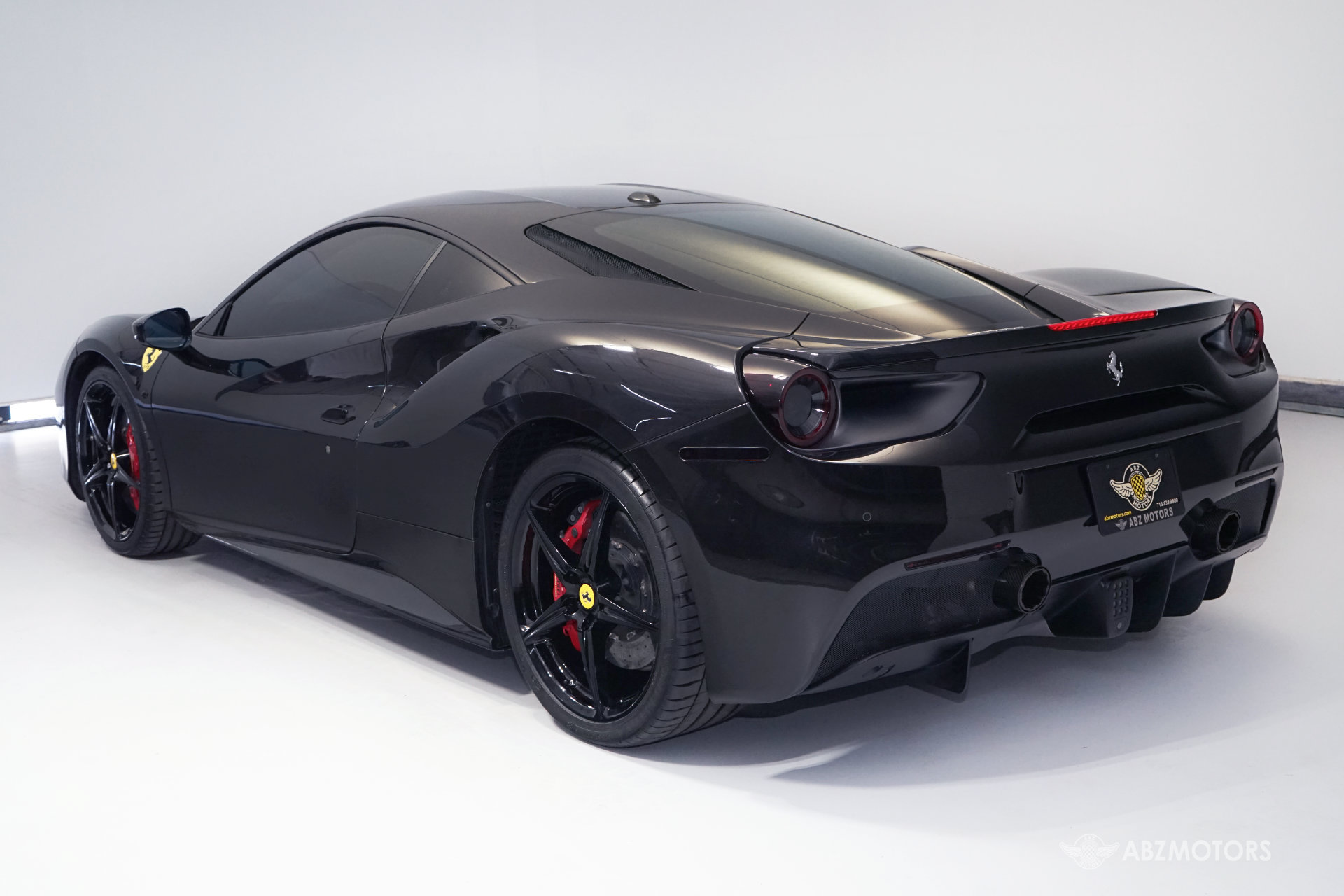 Used 2017 Ferrari 488 GTB RWD image 6
