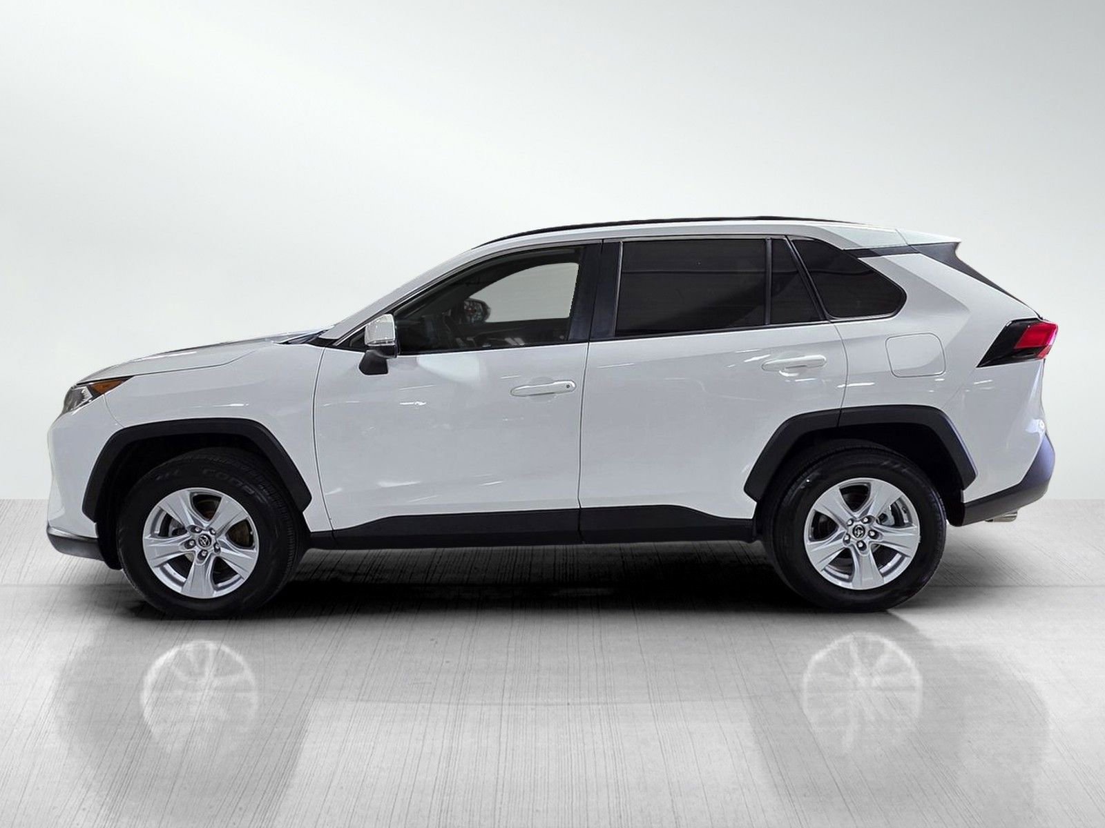 Used 2019 Toyota RAV4 XLE FWD image 4