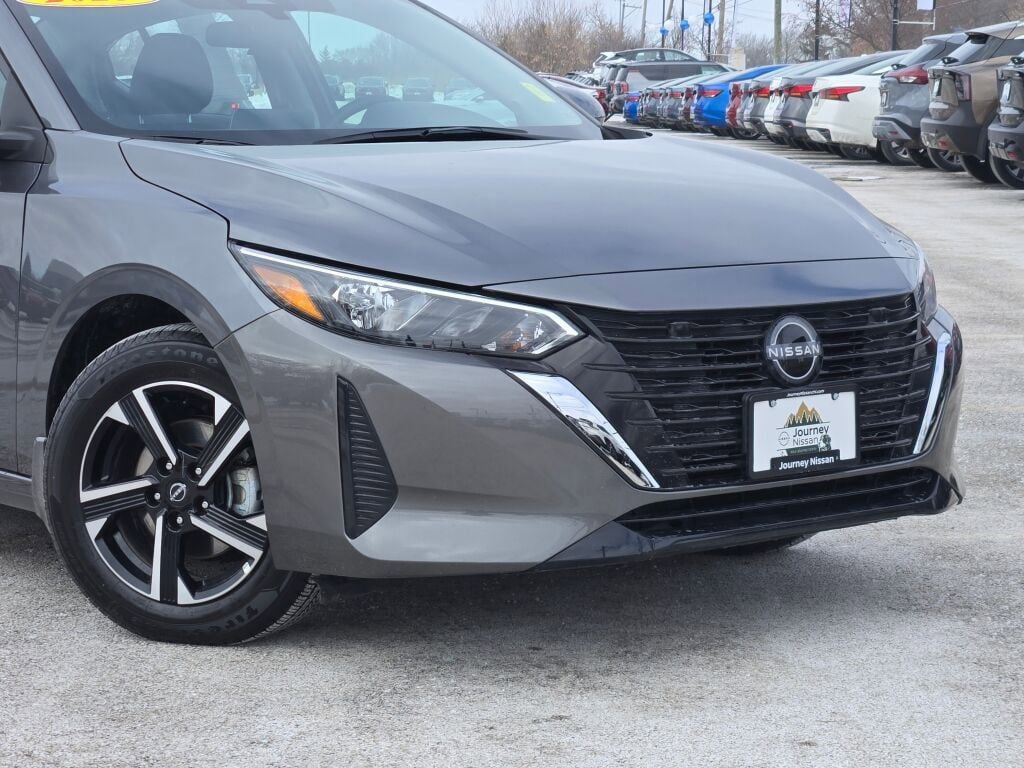 Used 2025 Nissan Sentra SV FWD image 2