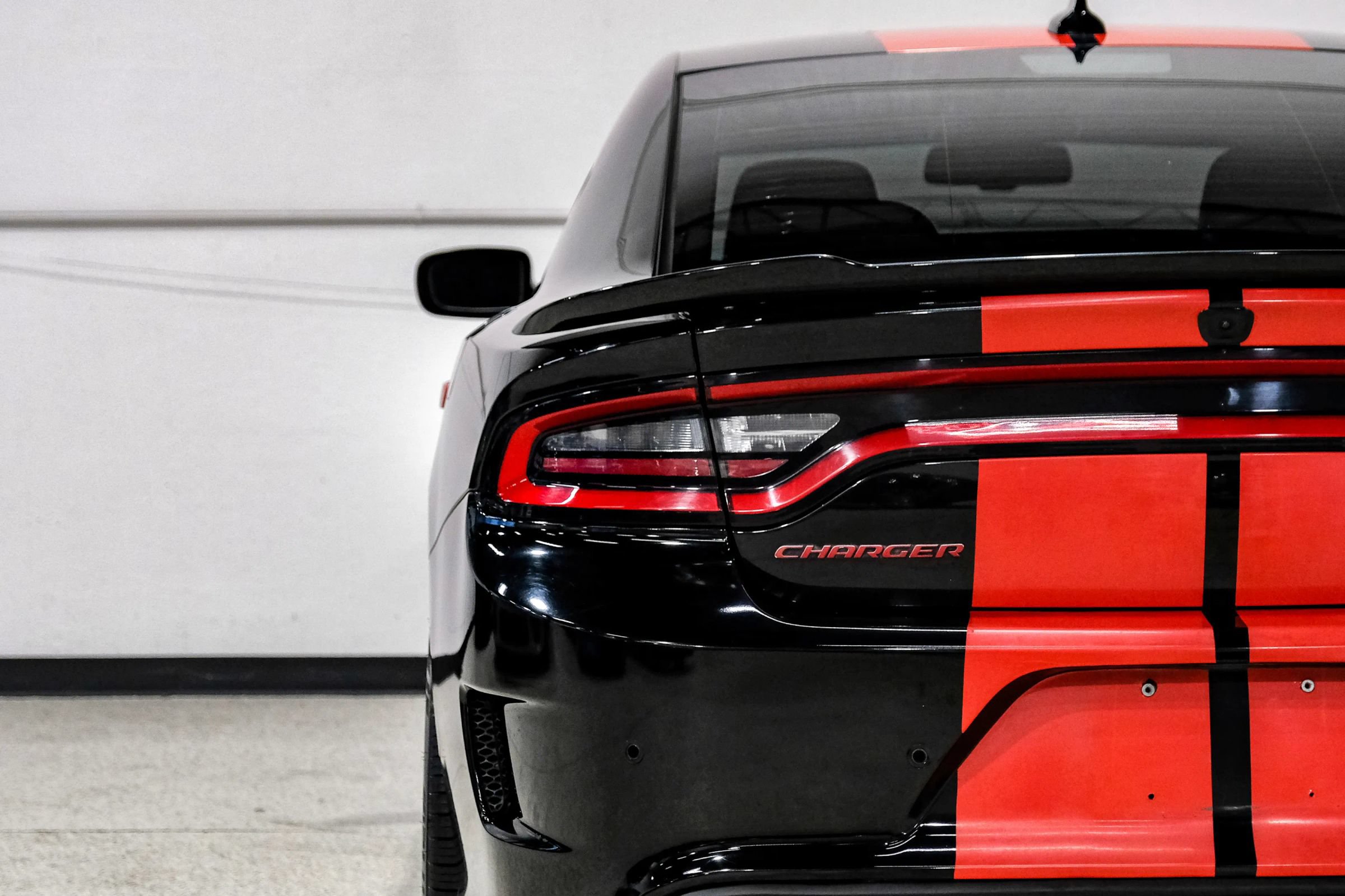 Used 2016 Dodge Charger SRT w/ Harman/Kardon Audio Group RWD image 57
