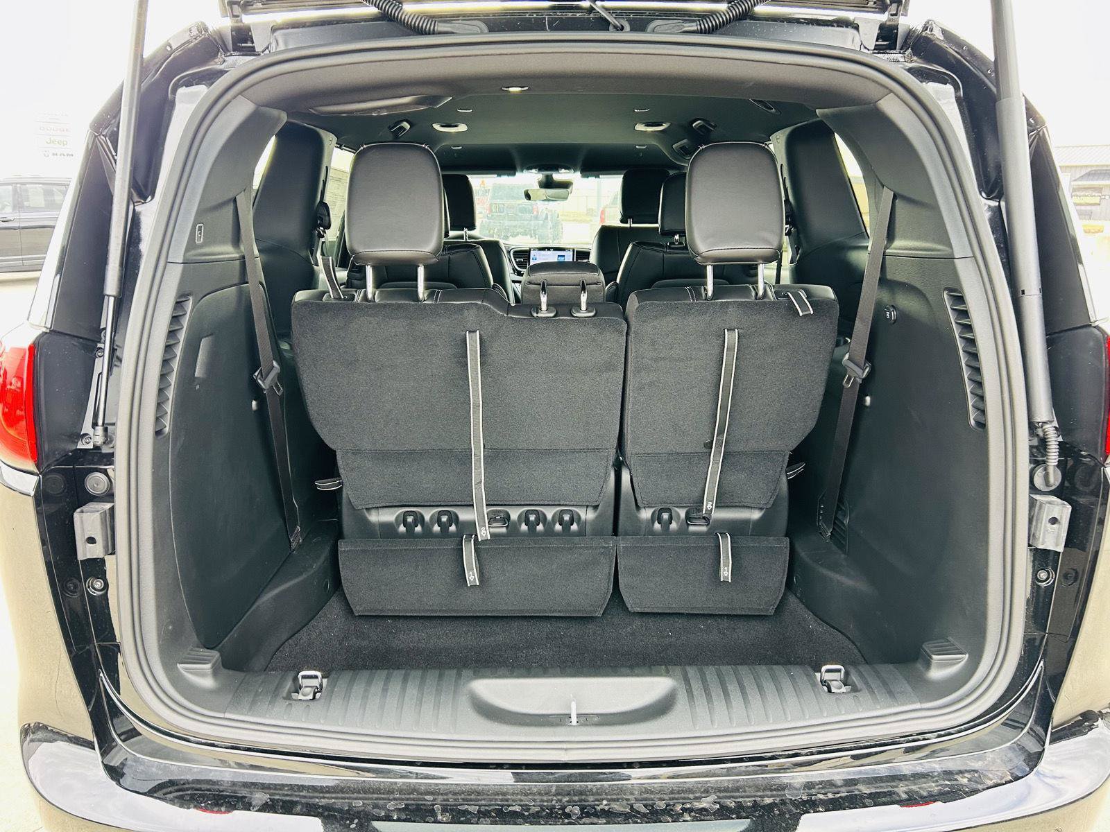 New 2026 Chrysler Voyager LX FWD image 28