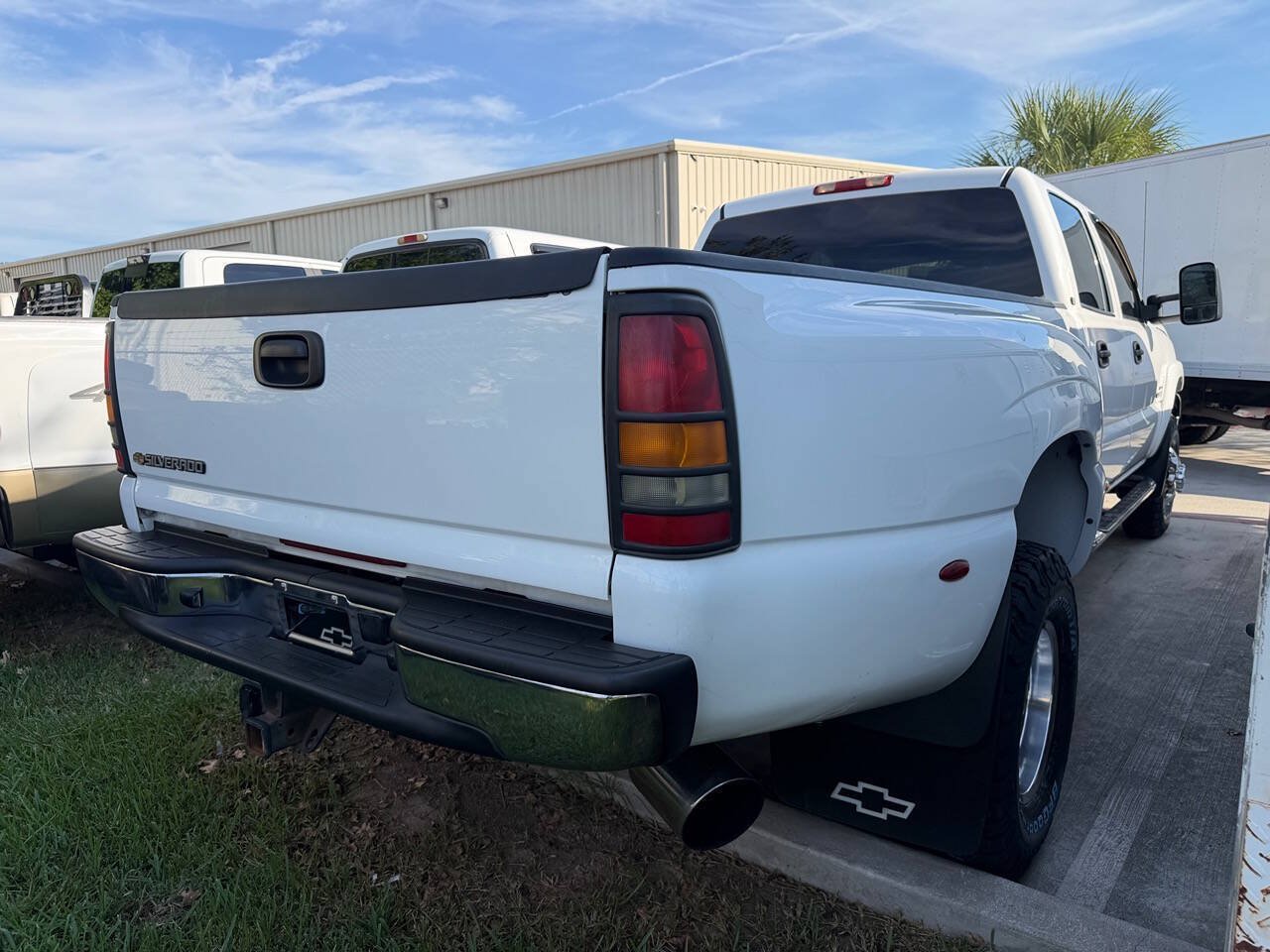 Used 2006 Chevrolet Silverado 3500 LT w/ Heavy-Duty Power Package AWD/4WD image 5
