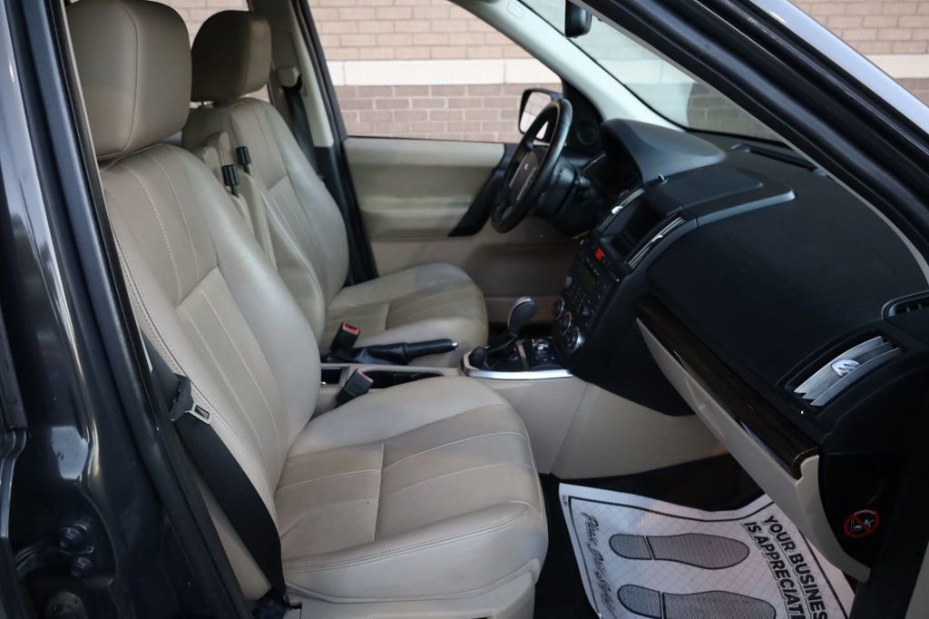 Used 2012 Land Rover LR2 HSE image 26