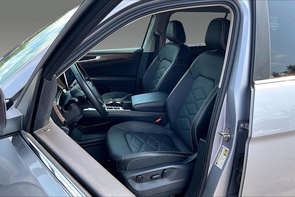 Used 2025 Volkswagen Atlas SE AWD/4WD image 14