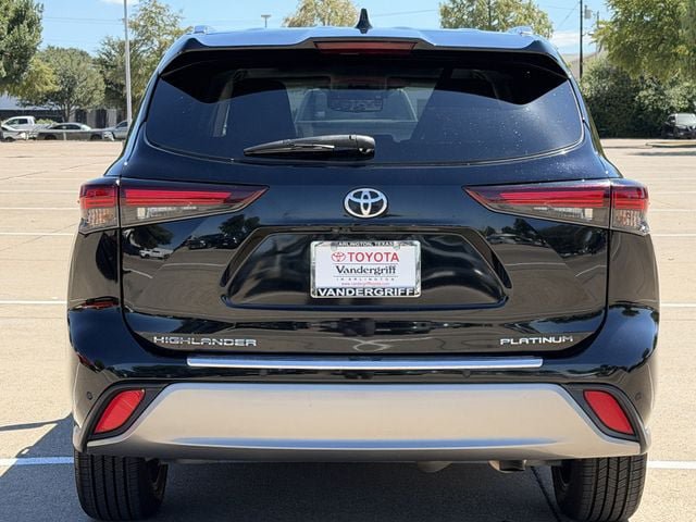 Used 2024 Toyota Highlander Platinum FWD image 5