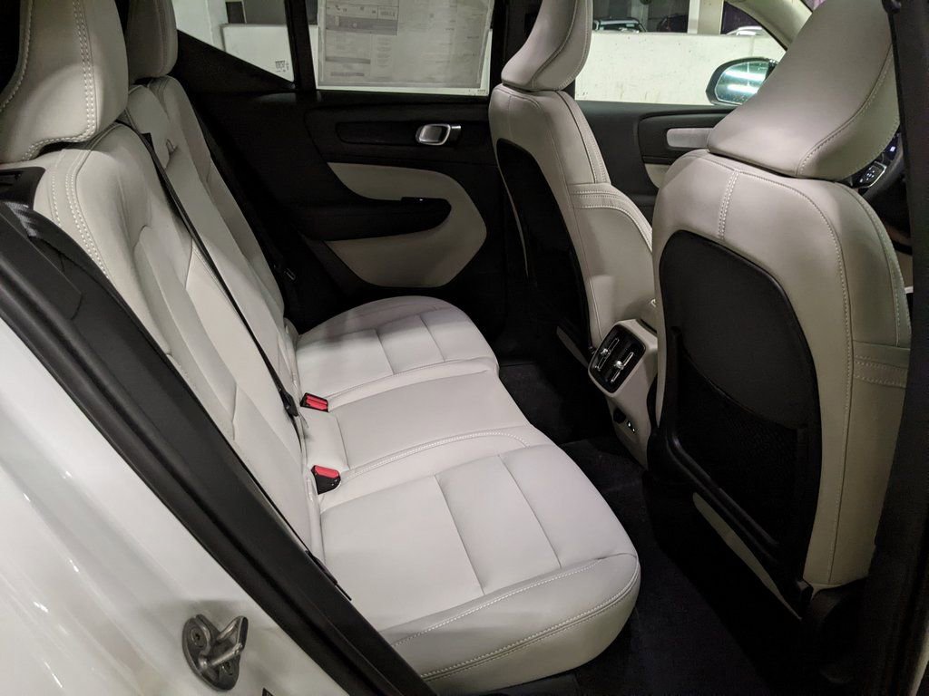 New 2026 Volvo XC40 B5 Ultra w/ Protection Package Premier image 25