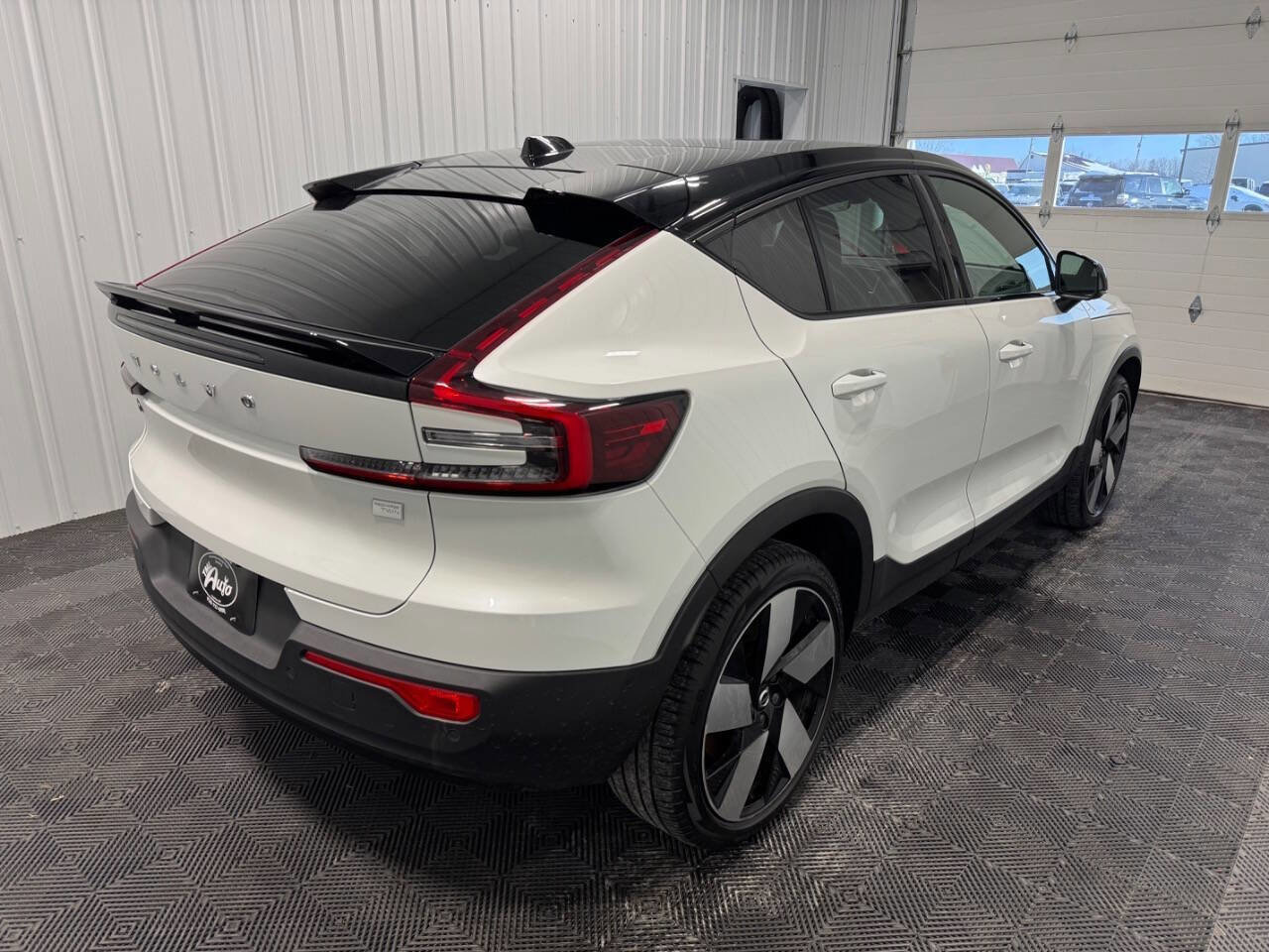 Used 2022 Volvo C40 P8 Recharge Ultimate image 4