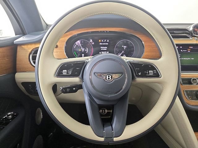 Used 2023 Bentley Bentayga Plug-In Hybrid image 21