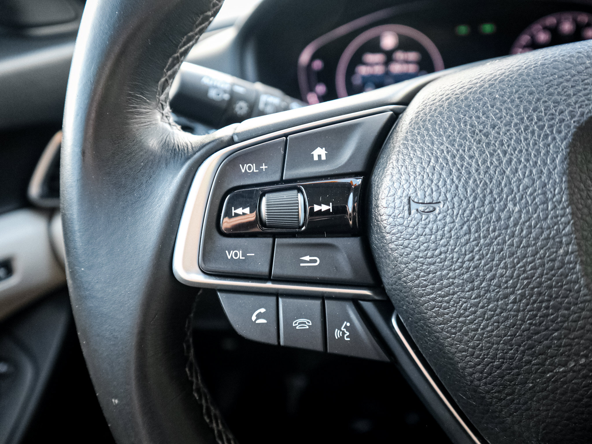 Used 2018 Honda Accord Touring image 19