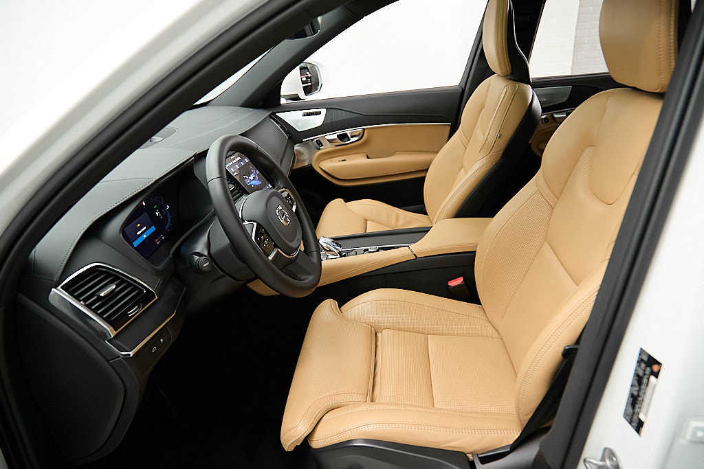 Certified 2024 Volvo XC90 T8 Ultimate w/ Protection Package Premier AWD/4WD image 14