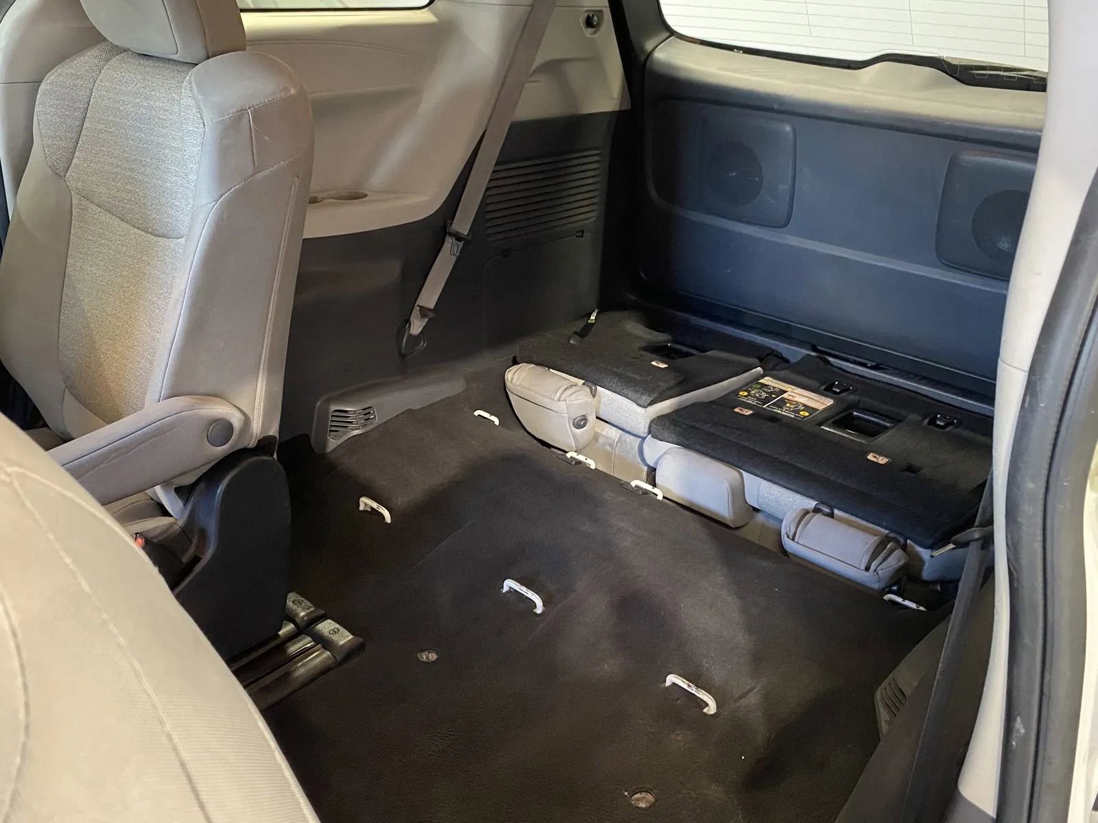 Used 2023 Toyota Sienna LE image 9