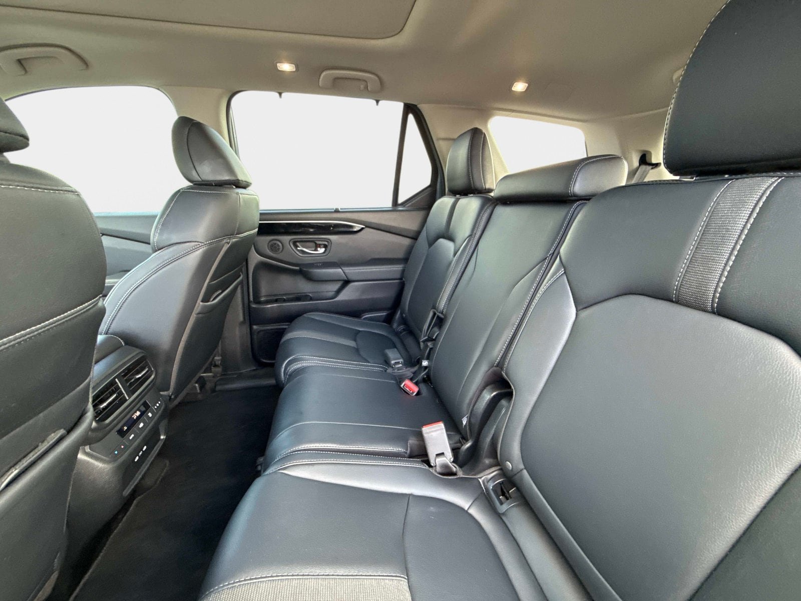 Used 2024 Honda Pilot Touring image 15