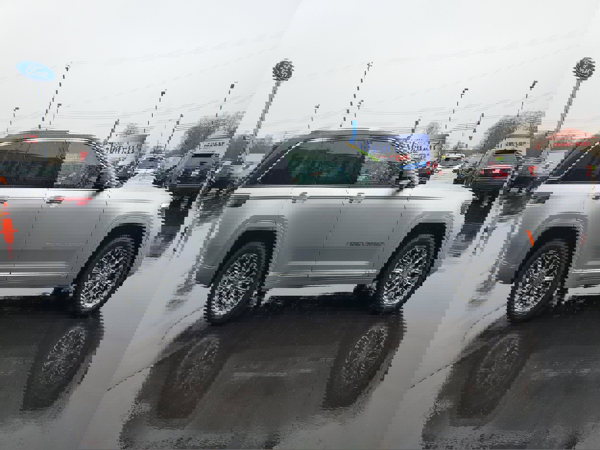 Used 2022 Jeep Grand Cherokee Summit w/ Luxury Tech Group V image 5