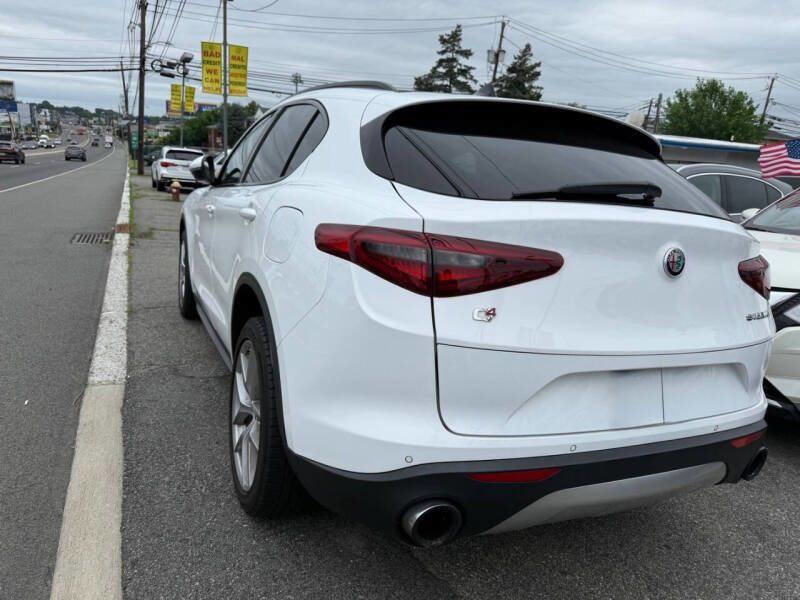 Used 2018 Alfa Romeo Stelvio Ti Sport image 5